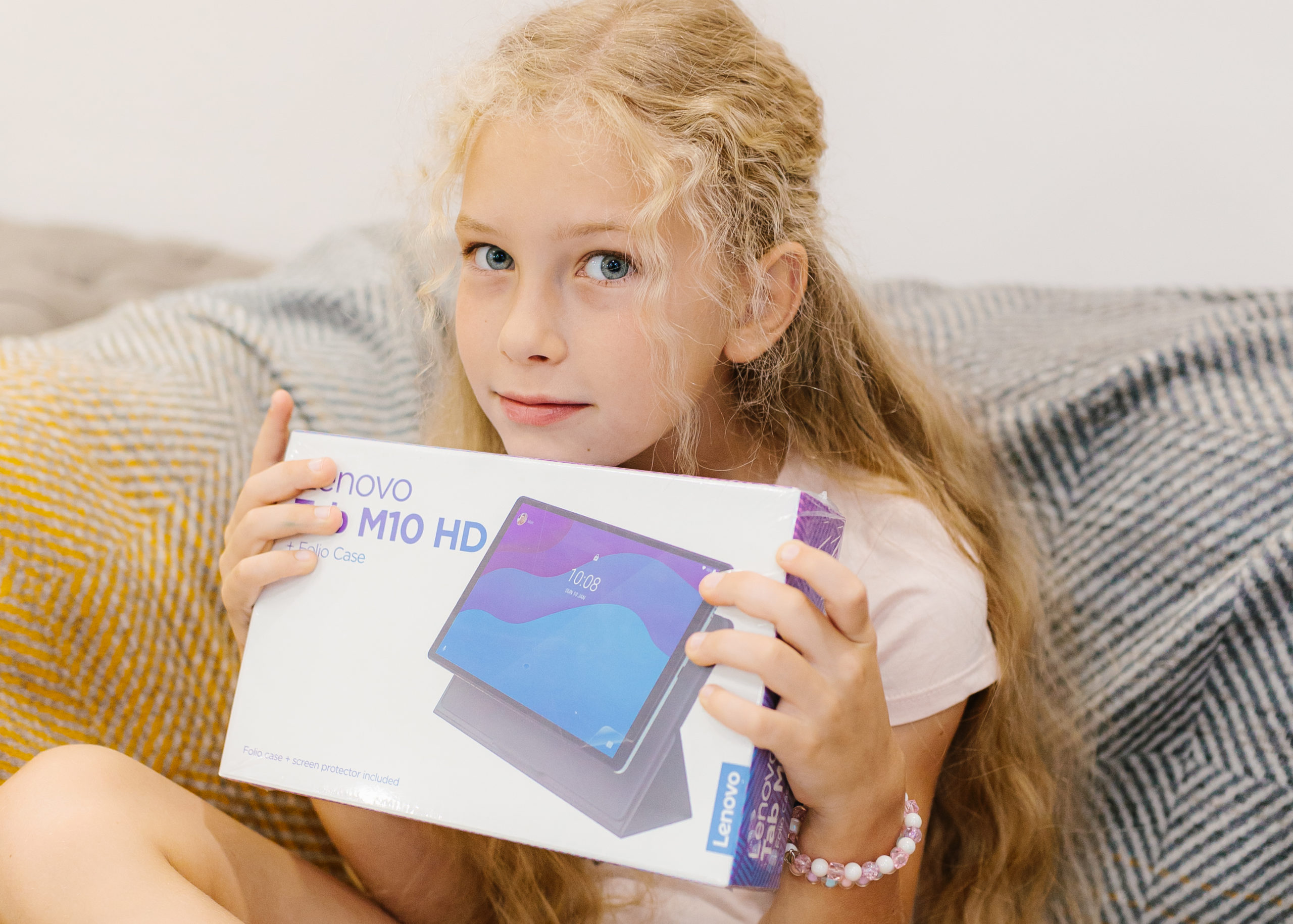 Приблизно тисяча дітей із соціально вразливих категорій Миколаївщини безкоштовно отримають від фондів планшети для навчання