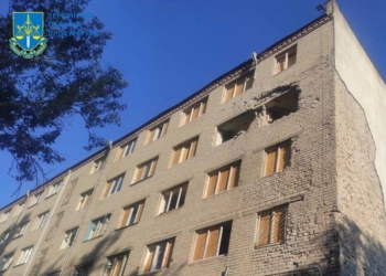 Внаслідок ранкового удару росіян по Херсону загинуло двоє людей (ФОТО)