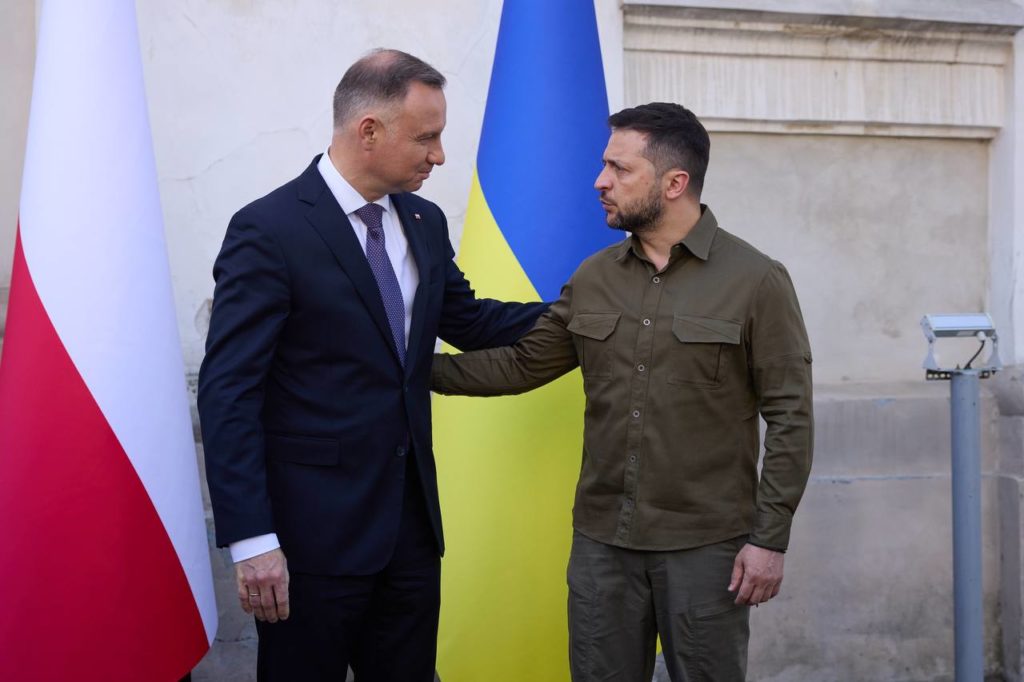 Вшанування пам’яті жертв Волинської трагедії: президенти України та Польщі з неанонсованим візитом у Луцьку (ФОТО) 10