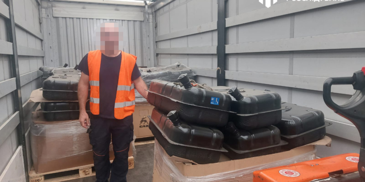 ДБР передало ЗСУ 10 тонн контрабандних російських автозапчастин на понад 3 млн грн. (ФОТО)