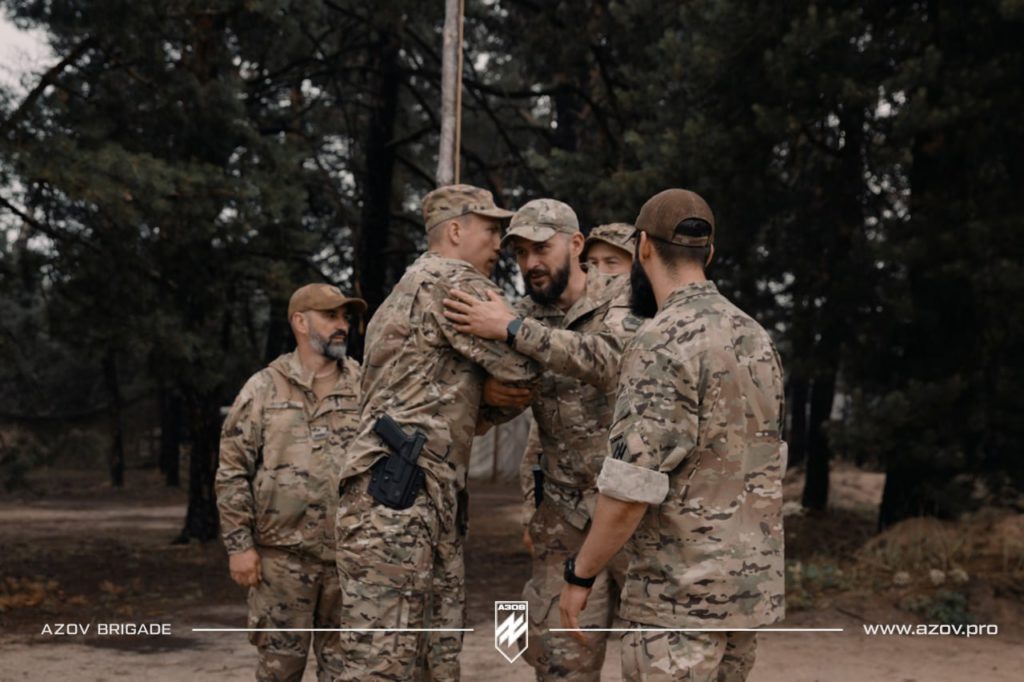 Підполковник Денис «Редіс» Прокопенко зустрівся з особовим складом бригади "Азов" (ФОТО) 6