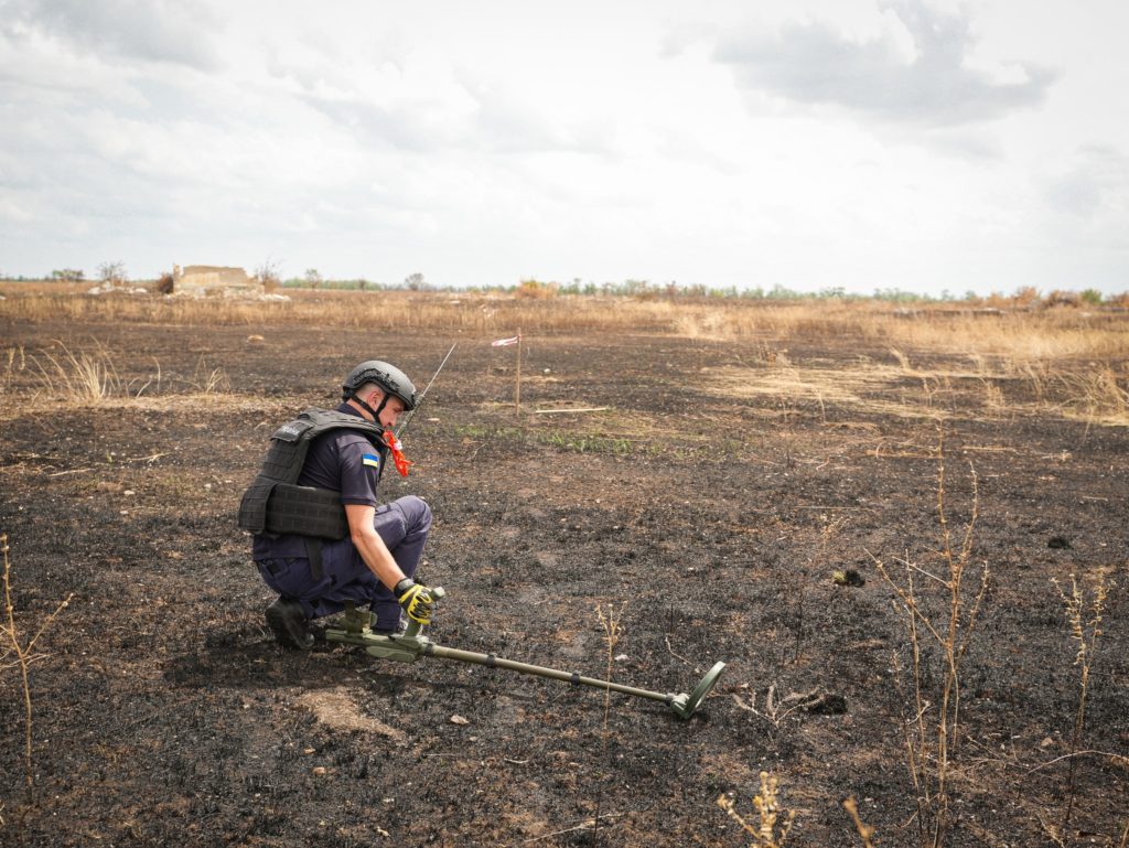 Миколаївські піротехніки-рятувальники розмінували майже 5 тис.га з обстежених 50 тис.га (ФОТО) 6