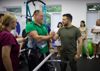 В Одесі Зеленський відвідав реабілітаційні відділення, де захисники України проходять відновлювальне лікування (ФОТО, ВІДЕО)