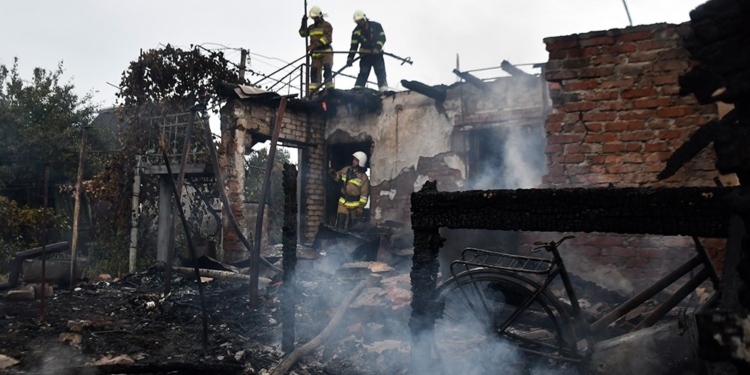 У Миколаєві гасили пожежу на одній з дач на «Садах» – 66-річний чоловік отримав опіки і був шпиталізований (ФОТО)