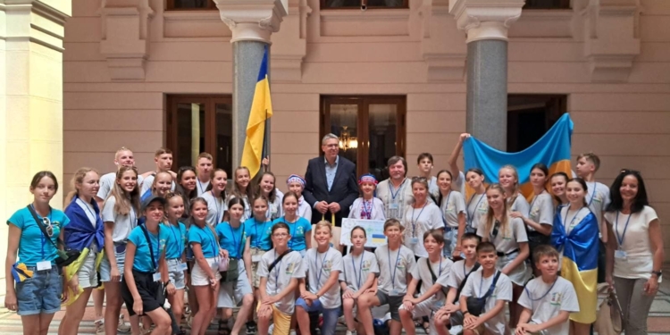 Угорські прикордонники знущалися з українських дітей на кордоні. Деталі скандалу (ФОТО, ВІДЕО)