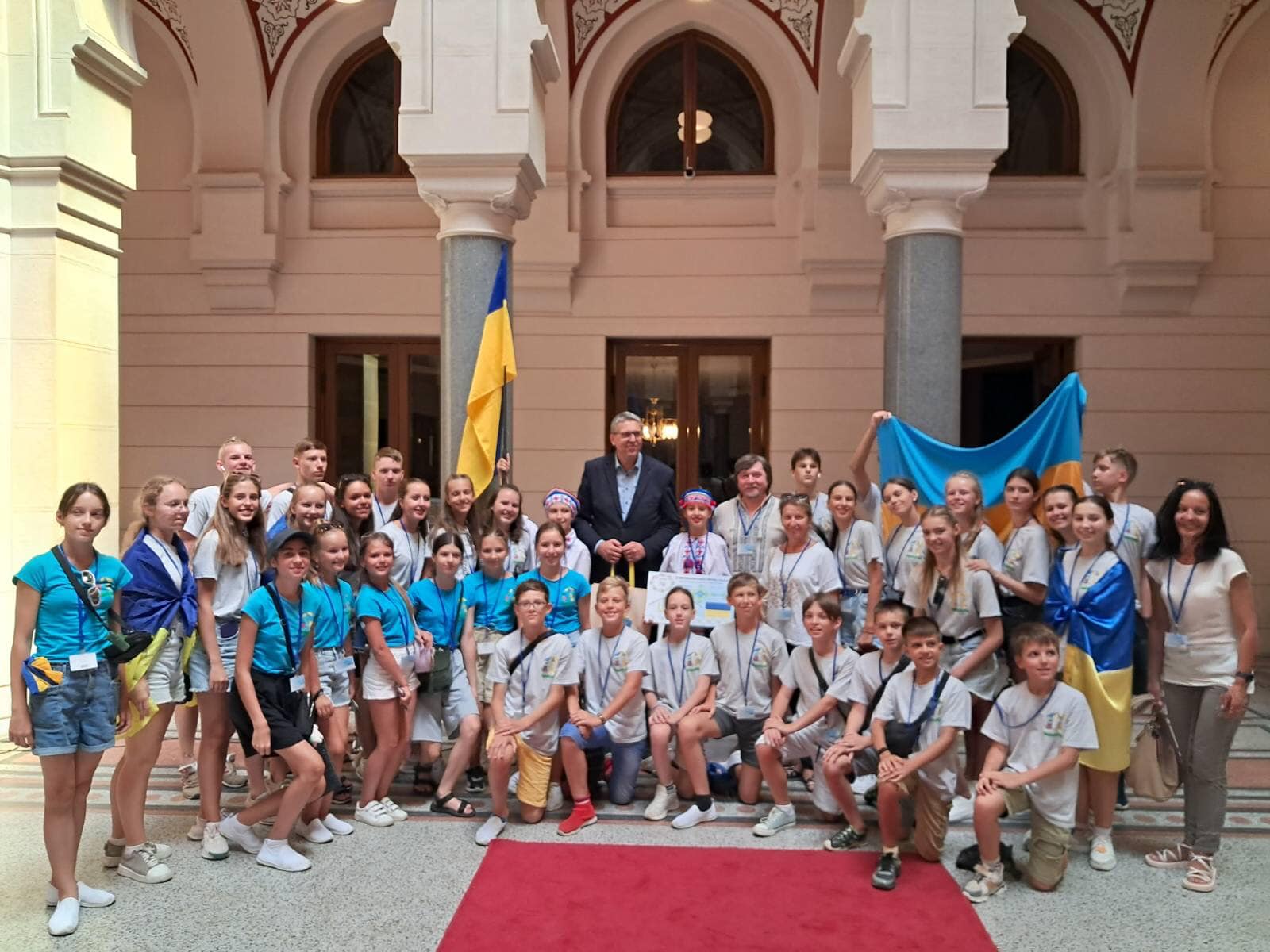 Угорські прикордонники знущалися з українських дітей на кордоні. Деталі скандалу (ФОТО, ВІДЕО)