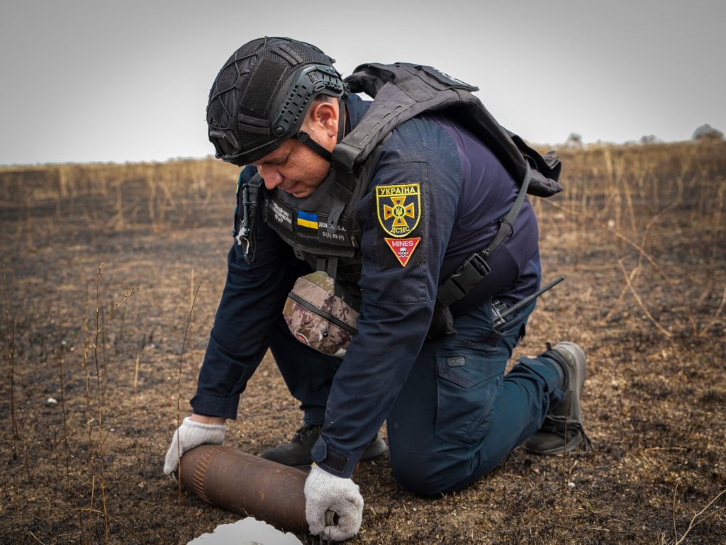 Миколаївські піротехніки-рятувальники розмінували майже 5 тис.га з обстежених 50 тис.га (ФОТО) 8