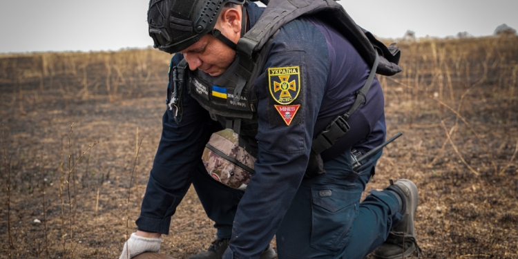 Миколаївські піротехніки-рятувальники розмінували майже 5 тис.га з обстежених 50 тис.га (ФОТО)