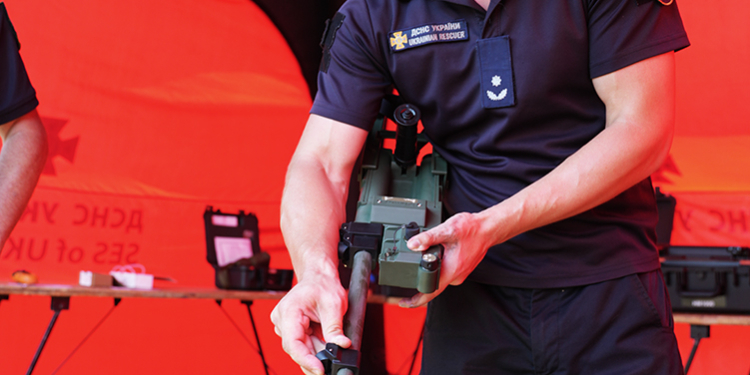 Миколаївські піротехніки отримали в безстрокове користування металодетектор Vallon VMC1 (ФОТО)