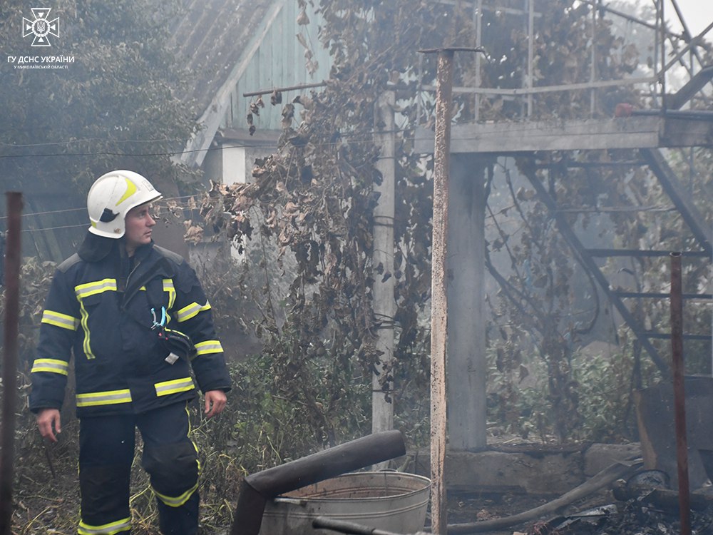 У Миколаєві гасили пожежу на одній з дач на «Садах» - 66-річний чоловік отримав опіки і був шпиталізований (ФОТО) 7