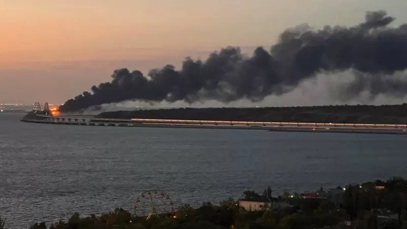 "В очах паніка" - як російські туристи їдуть з Криму під час вибухів (ФОТО) 8