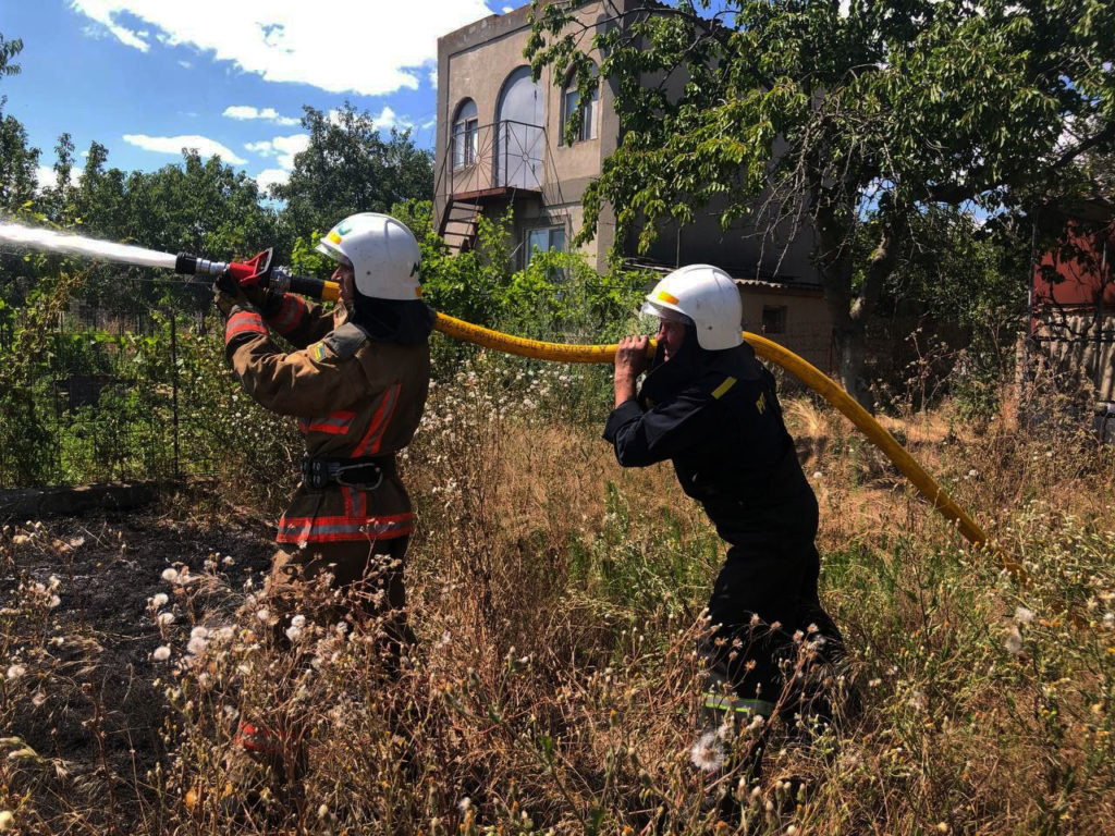 20 пожеж за добу на Миколаївщині: врятовано 9 будинків, 6 господарчих споруд та 40 га пшениці на корені (ФОТО) 10