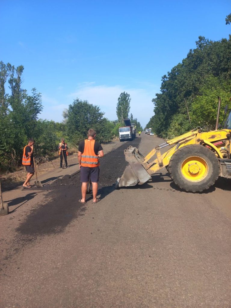 Минулого тижня дорожники працювали на ділянках 7 місцевих доріг Миколаївщини (ФОТО) 10