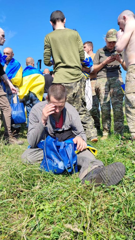 Україна повернула з полону 45 захисників і двох цивільних, а також двох депортованих росіянами маленьких дітей (ФОТО) 2