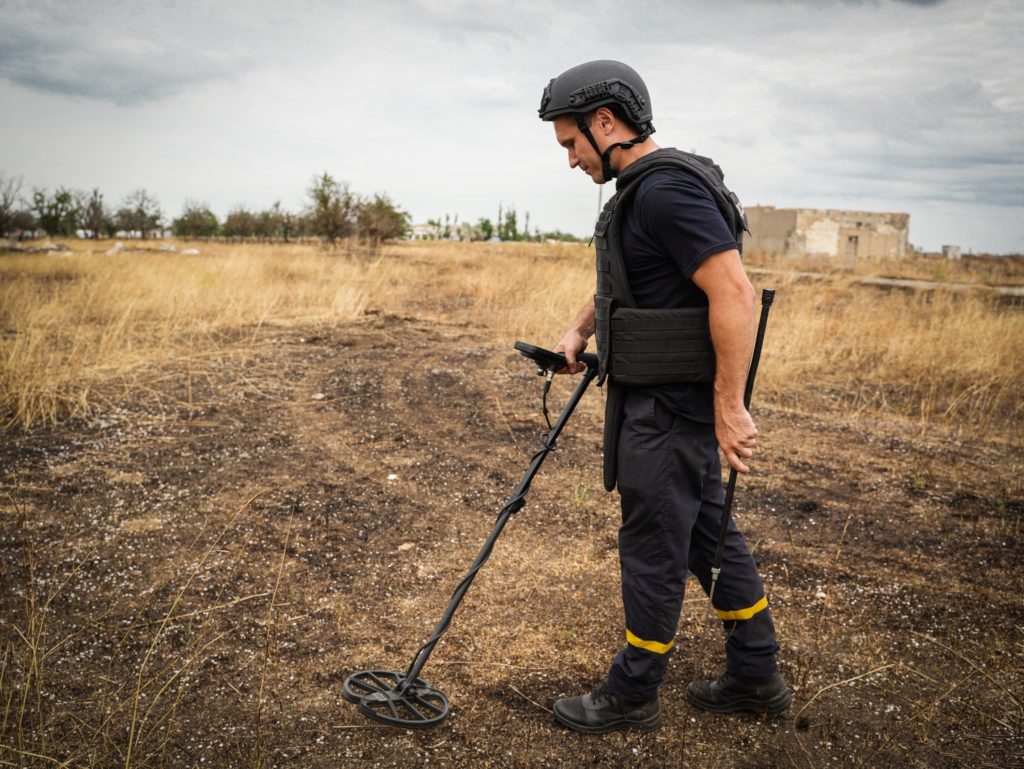 Миколаївські піротехніки-рятувальники розмінували майже 5 тис.га з обстежених 50 тис.га (ФОТО) 12