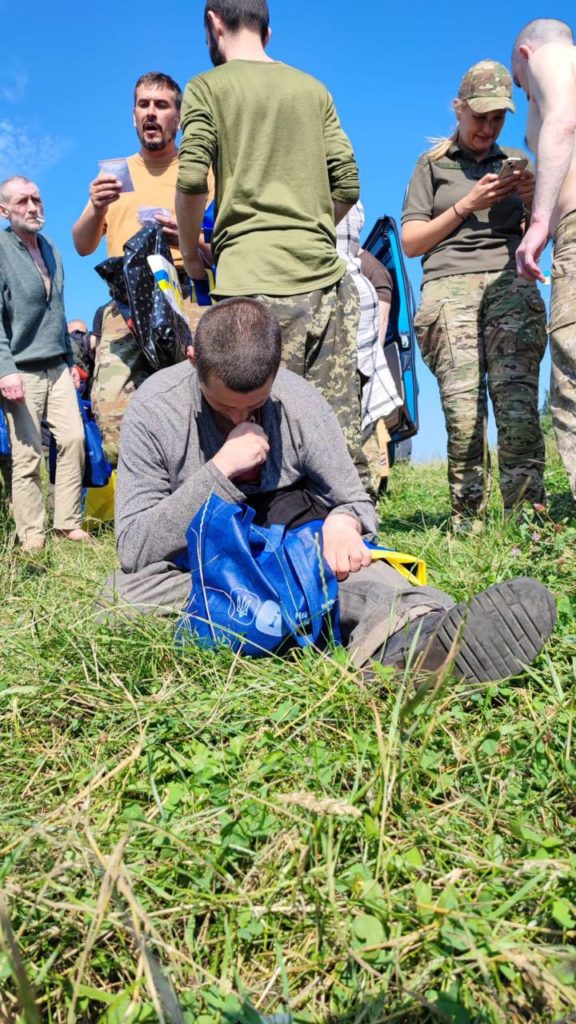 Україна повернула з полону 45 захисників і двох цивільних, а також двох депортованих росіянами маленьких дітей (ФОТО) 6