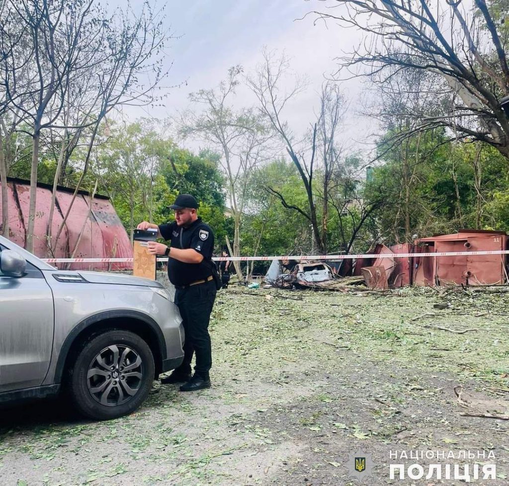 Наслідки нічної ракетної атаки росіян на Миколаїв (ФОТО) 16