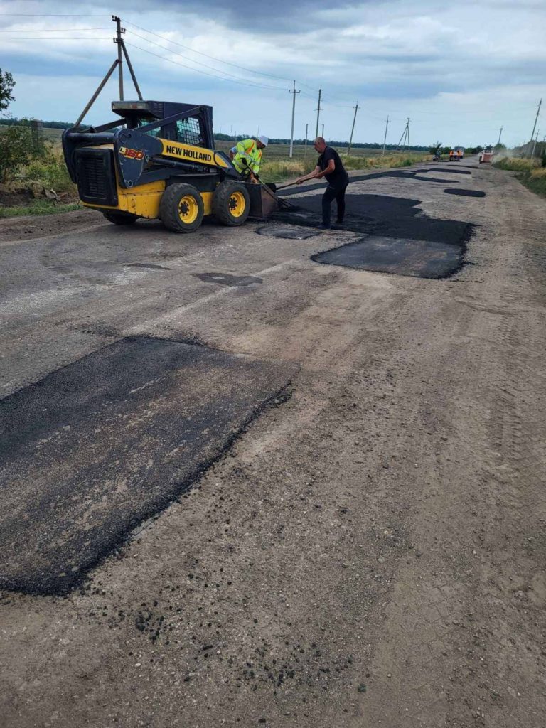 На 7 місцевих дорогах Миколаївщини минулого тижня продовжувались ремонтні роботи (ФОТО) 16