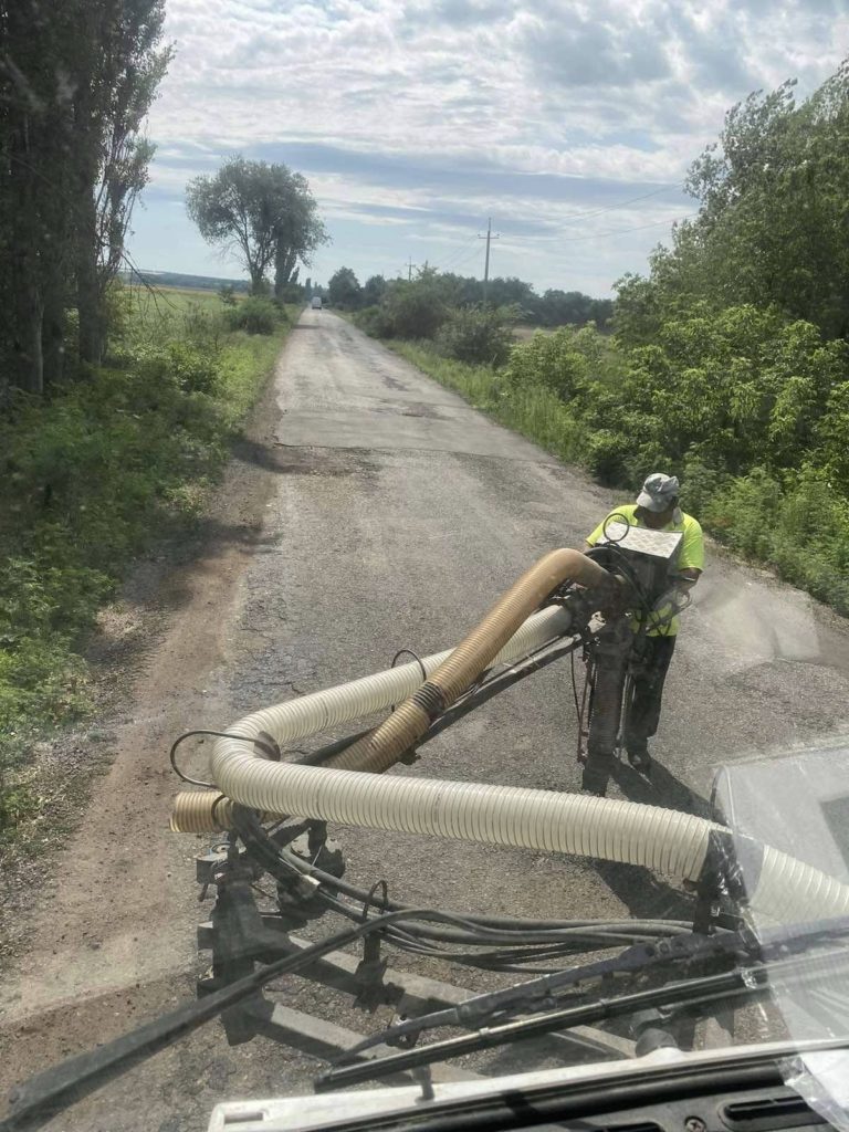 Минулого тижня дорожники працювали на ділянках 7 місцевих доріг Миколаївщини (ФОТО) 18