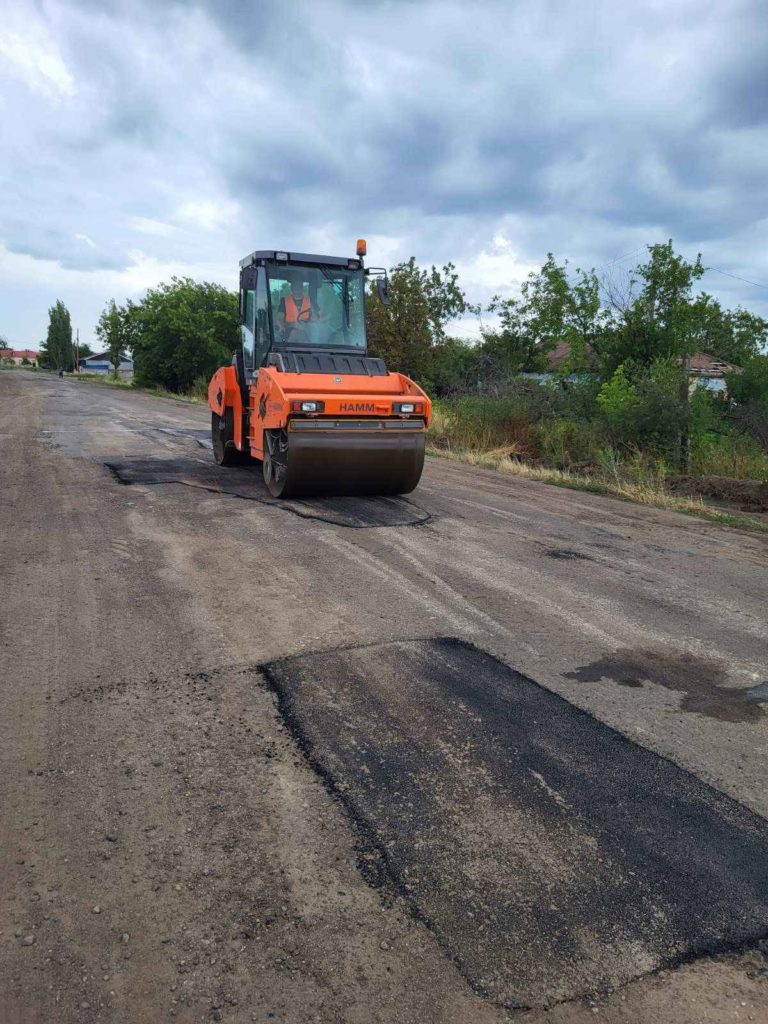 На 7 місцевих дорогах Миколаївщини минулого тижня продовжувались ремонтні роботи (ФОТО) 18