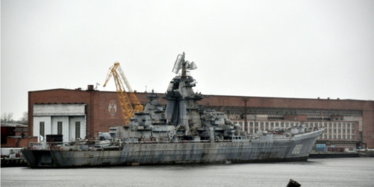 Російський атомний крейсер “Петр Великий” може піти під ніж. Що сталося (ФОТО)