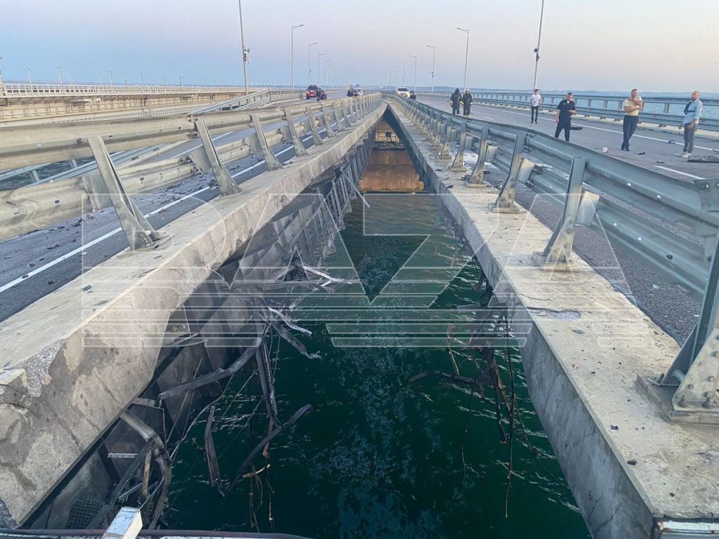 Один проліт Кримського мосту зруйнований, ще один пошкоджений (ФОТО, ВІДЕО) ОНОВЛЕНО 4