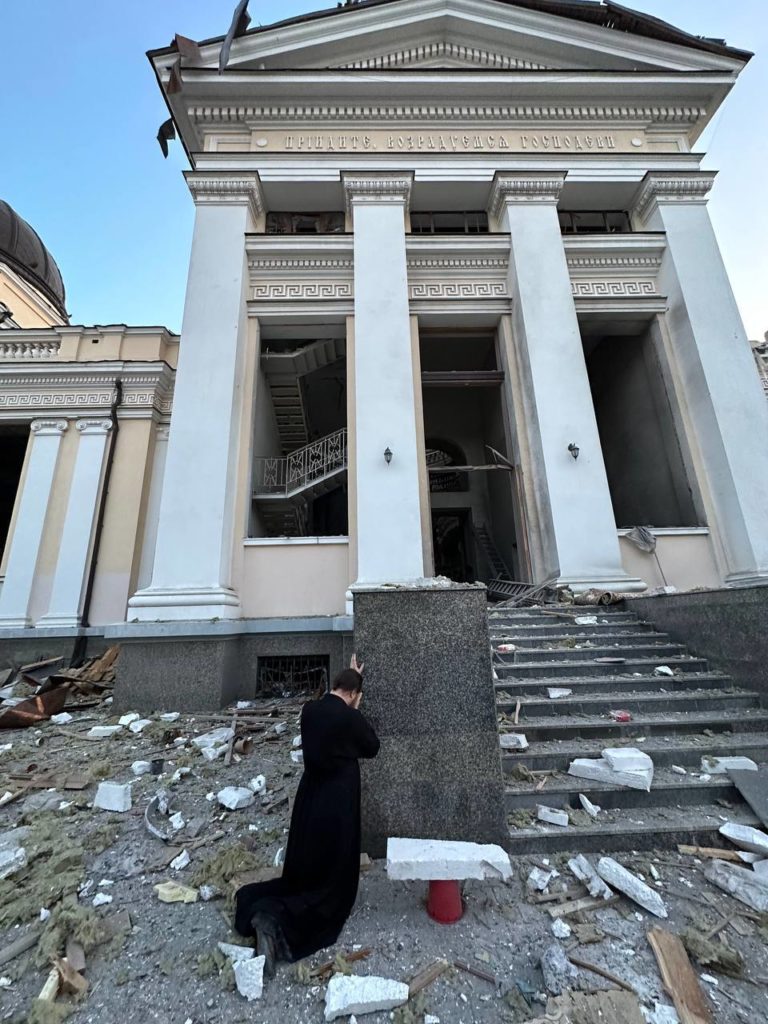 Несподівано. Одеська єпархія відреагувала на ракетну атаку і руйнування Спасо-Преображенського собору (ФОТО, ВІДЕО) 10