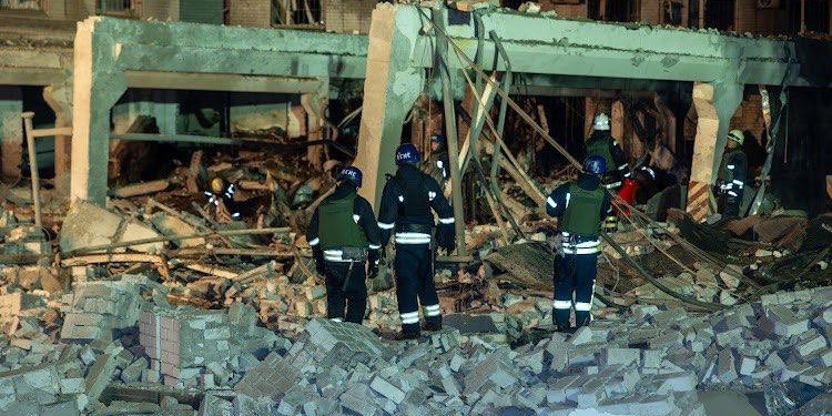 Кількість постраждалих від ракетного обстрілу в Дніпрі зросла до 9 (ФОТО)