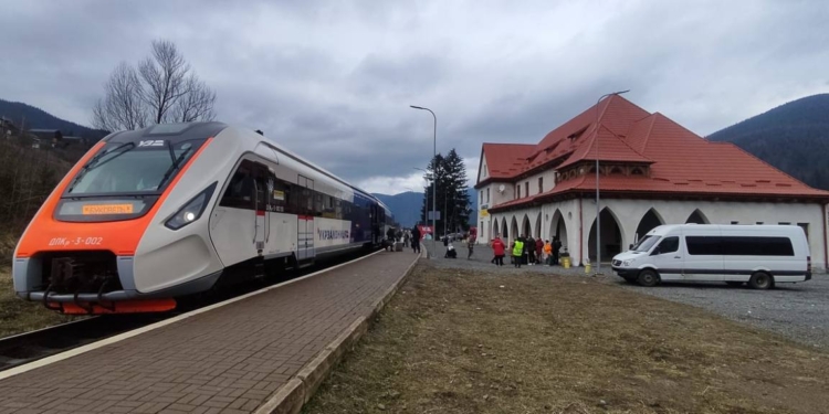 «Укрзалізниця» оголосила про запуск «гірських шатлів». Про що мова