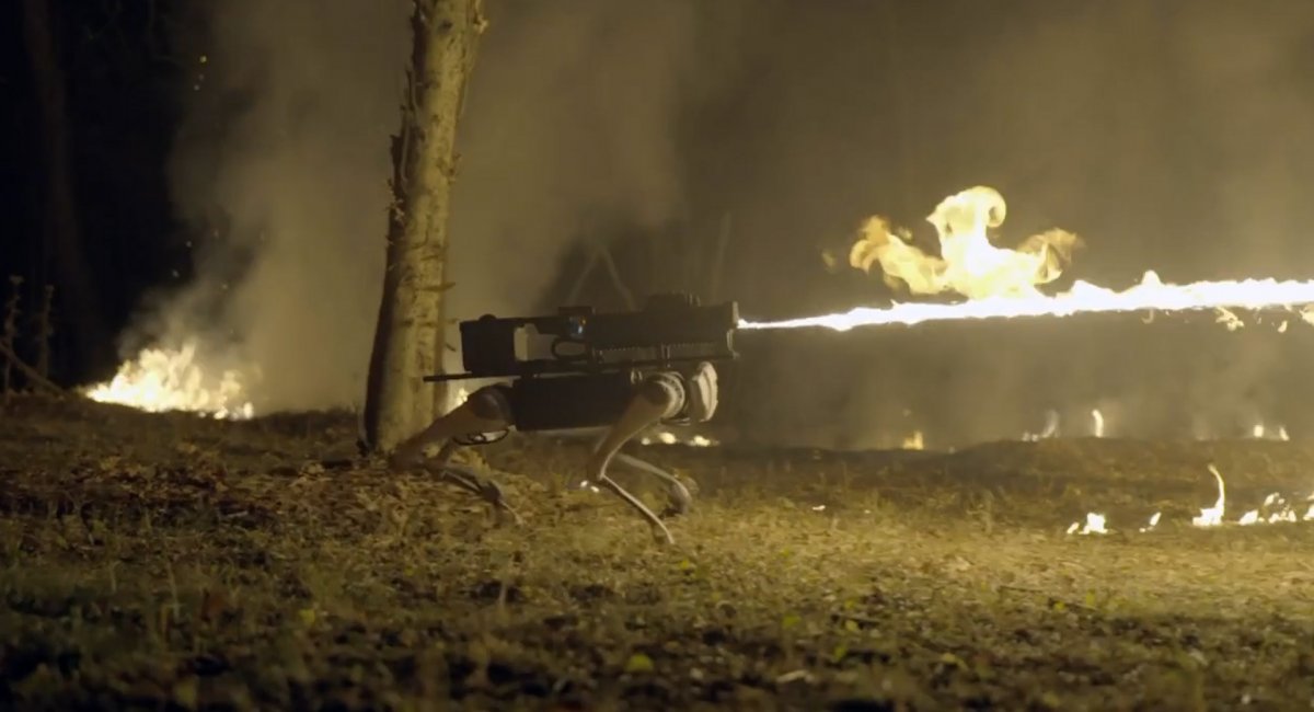 Робот-собака з вогнеметом для випалювання траншей – кошмар, який можна легально купити у США (ВІДЕО)