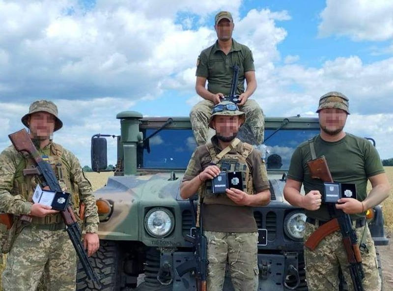 Миколаївських тероборонівців нагороджено відзнакою «Щит Сил територіальної оборони ЗСУ» – вони збили два ворожих дрони (ФОТО)