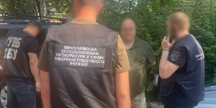 У Миколаєві викрили військовослужбовця однієї з частин, який за $4,3 тис. хотів зняти свого знайомого військовозобов’язаного з військового обліку (ФОТО)