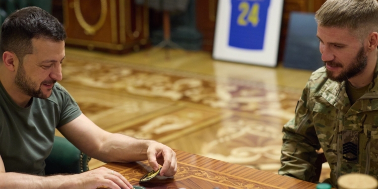 Шеврони Героїв: Зеленський розповів про шеврони 47-ї окремої механізованої бригади «Маґура» та неофіційний шеврон зведеного загону 78-го полку ДШВ (ФОТО)