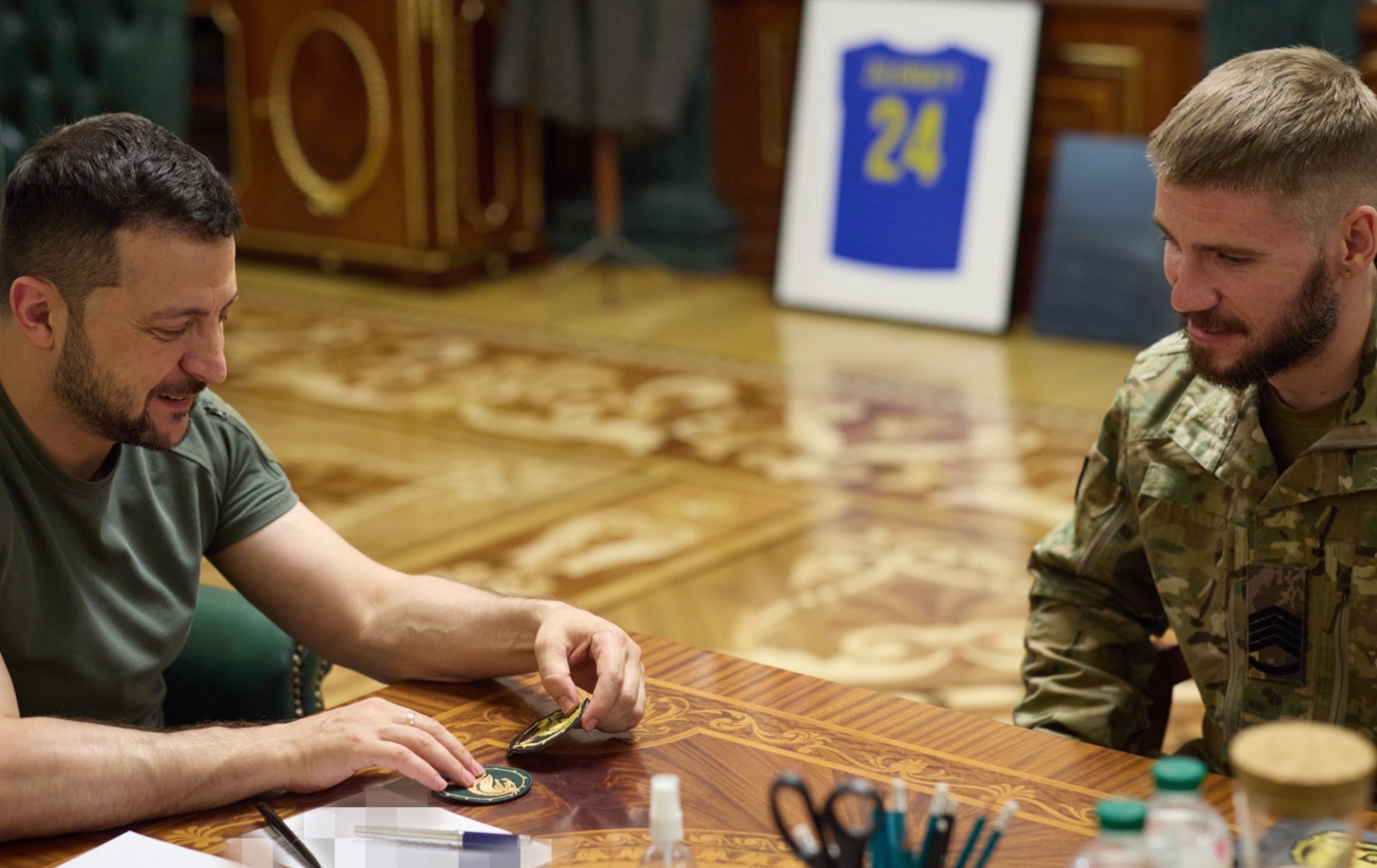 Шеврони Героїв: Зеленський розповів про шеврони 47-ї окремої механізованої бригади «Маґура» та неофіційний шеврон зведеного загону 78-го полку ДШВ (ФОТО)