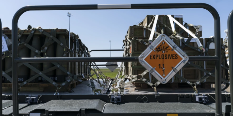 Бронемашини, ракети, набої, нанодрони. Що в новому пакеті допомоги від США (ВІДЕО)
