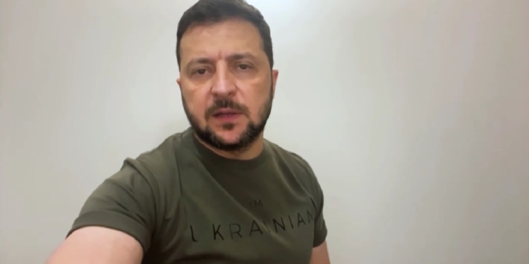 Чим більшою буде консолідація світу, тим швидше буде покладено край бомбам і ракетам, якими москва хоче підмінити норми міжнародного права, – звернення Зеленського (ВІДЕО)