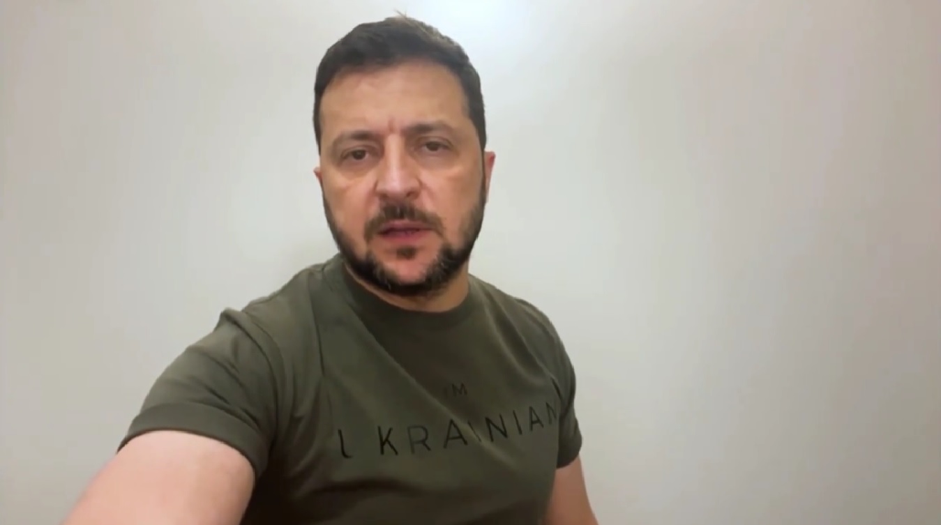 Чим більшою буде консолідація світу, тим швидше буде покладено край бомбам і ракетам, якими москва хоче підмінити норми міжнародного права, – звернення Зеленського (ВІДЕО)