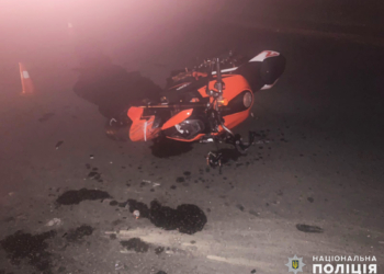 В нічній ДТП у Миколаєві травмувався мотоцикліст-поліцейський (ФОТО)