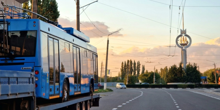 До Миколаєва прибув ще один новий тролейбус «Дніпро»