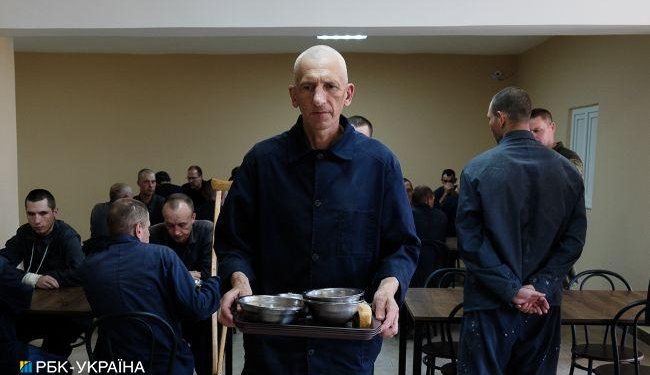 Як Україна утримує полонених росіян і що вони говорять про війну (ФОТО, ВІДЕО)