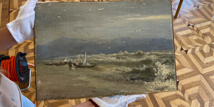 В Миколаєві оцифрують 300 експонатів врятованої колекції Музею мариністичного живопису з Очакова (ФОТО)