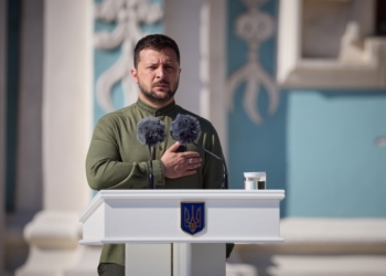 З нагоди Дня Незалежності України Володимир Зеленський вручив державні нагороди, відзнаки та бойові прапори військовим частинам (ФОТО)