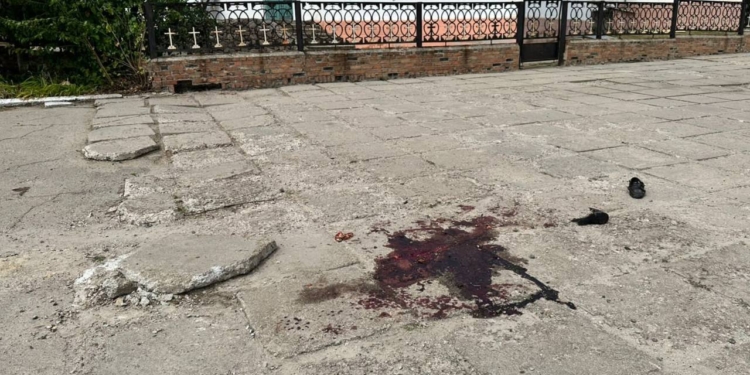 Росіяни обстріляли Білозерську громаду на Херсонщині: цілили по храму і центру видачі гуманітарної допомоги, 6 людей поранено (ФОТО)