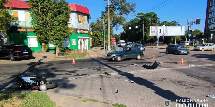У Миколаєві в ДТП травмувався 16-річний мотоцикліст