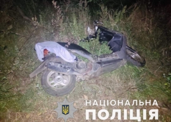 На Миколаївщині ввечері у ДТП травмувалась 14-річна водійка мопеда та двоє її 12-річних пасажирів (ФОТО)