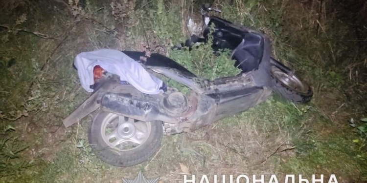 На Миколаївщині ввечері у ДТП травмувалась 14-річна водійка мопеда та двоє її 12-річних пасажирів (ФОТО)