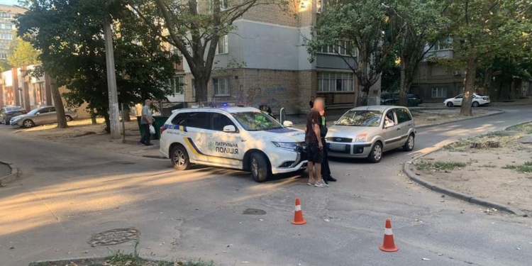 На скейті виїхав під колеса автівки: у ДТП в Миколаєві травмований семирічний хлопчик