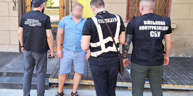 В Миколаєві затримали учасників схеми ухилу від мобілізації, вартість питання – $8500 (ФОТО)
