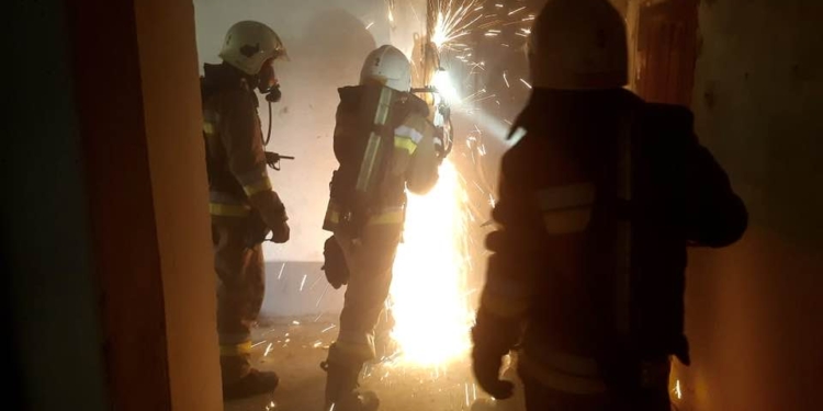 У Миколаєві на пожежі вогнеборці врятували життя 39-річному чоловікові