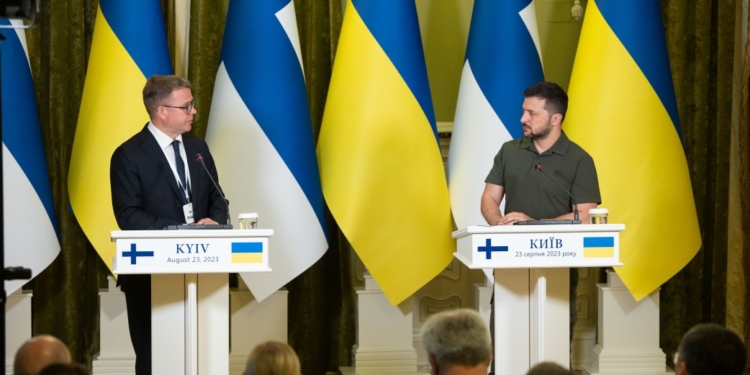 До Києва прибув Прем’єр-міністр Фінляндії: він зустрівся з Володимиром Зеленським і візьме участь у саміті Кримської платформи (ФОТО, ВІДЕО)